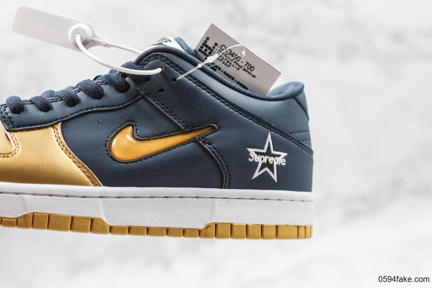 耐克Nike SB Dunk Low Silver Black x Supreme纯原版本SB扣篮系列低帮经典百搭休闲运动板鞋原装液态水晶钩子内置Zoom气垫FW19季单品至高联名 货号:CK3480-700