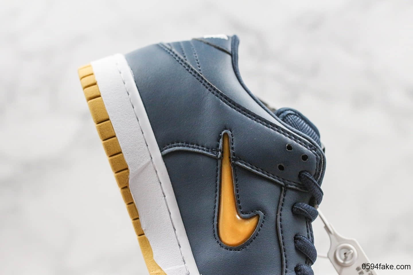 耐克Nike SB Dunk Low Silver Black x Supreme纯原版本SB扣篮系列低帮经典百搭休闲运动板鞋原装液态水晶钩子内置Zoom气垫FW19季单品至高联名 货号:CK3480-700