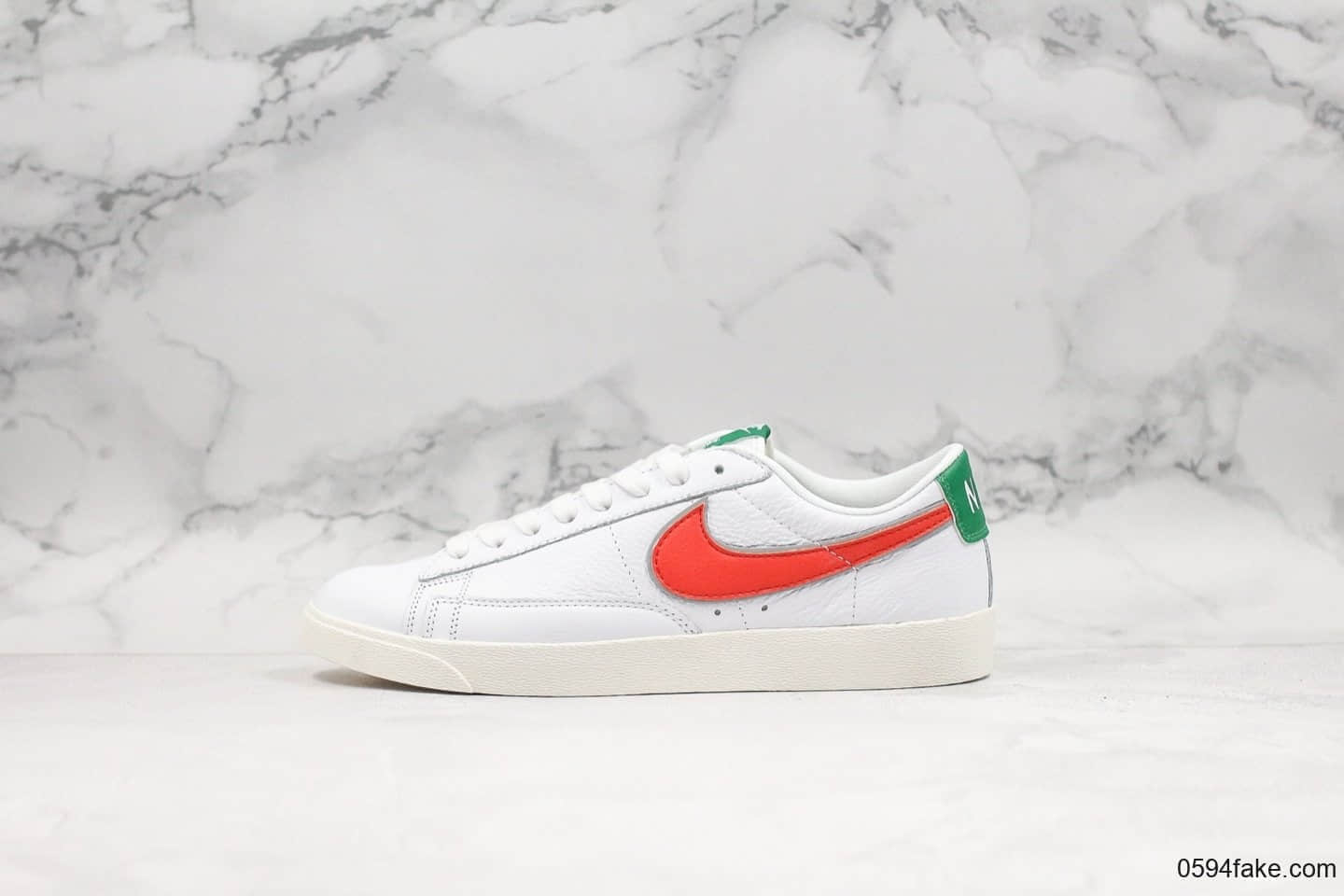耐克Stranger Things x Nike Blazer Low “Hawkins High”怪奇物语联名开拓者低帮板鞋白绿橘限定配色真标带半码带防尘纸、支撑可充正 货号:454471-100