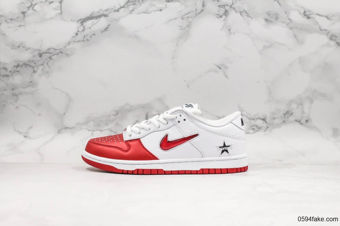 耐克Nike SB Dunk Low x Supreme联名款顶级纯原版本白红配色原鞋开发独家纯原原厂刺绣内置zoom皮料原厂发回 货号:CK3480-600