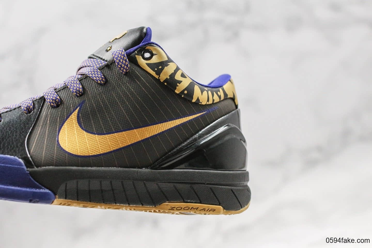 耐克Nike Zoom Kobe 4纯原版本科比4代字母涂鸦及时行乐专业实战篮球鞋内置碳板+Zoom气垫缓震 货号:354187-001