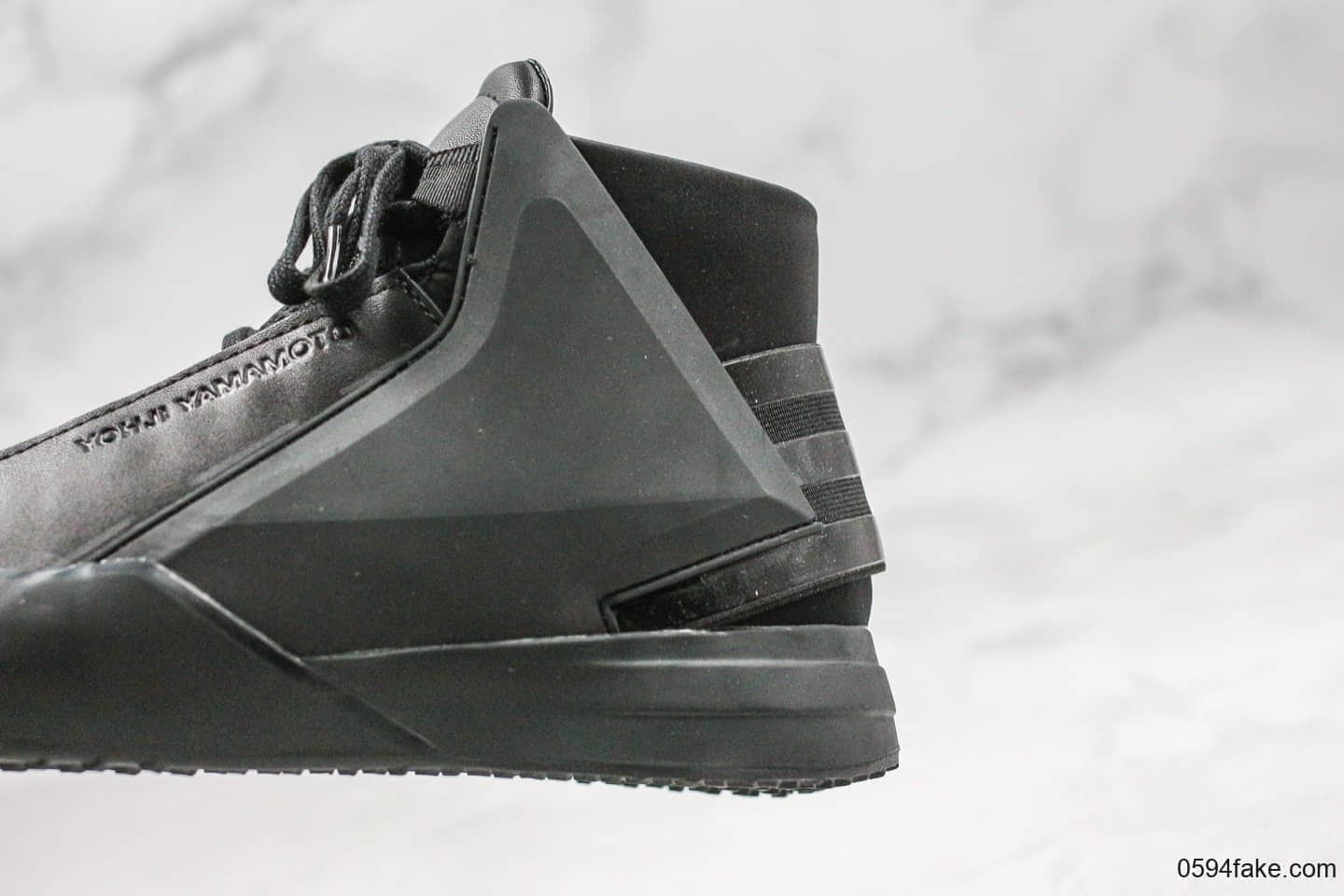 山本耀司Y-3 BBALL TECH High-top sneakers纯原版本户外机能中帮休闲靴广东原厂头层皮质 货号:CG3146