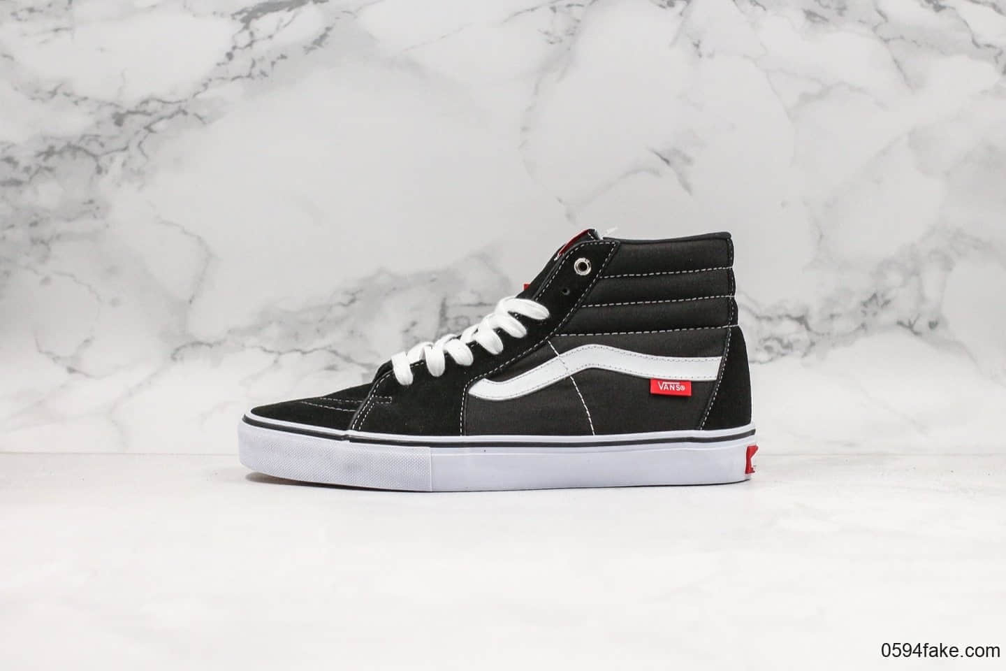 万斯Vans Sk8-Hi Pro公司级中帮铁环扣黑白原厂硫化大底增强Duracap橡胶垫鞋面由帆布和绒面革拼接而成 (ID:21221) - 图片1
