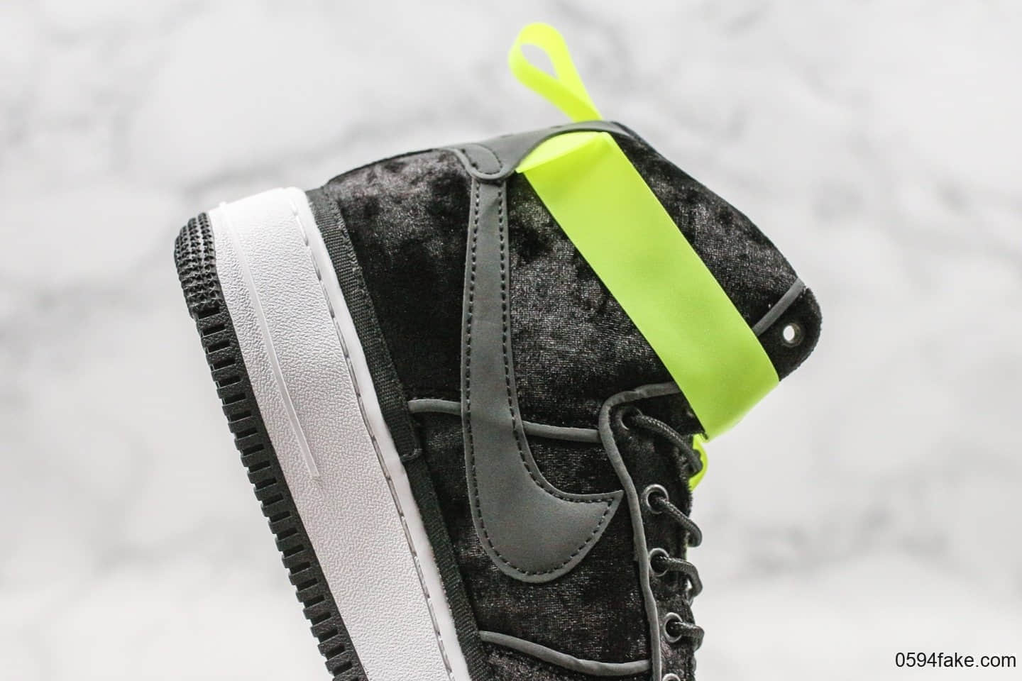 耐克Magic Stick x Nike Air Force 1 High空军一号联名款经典高帮板鞋丝绒黑荧光绿3M真标带半码原楦头纸板 货号:573967-003