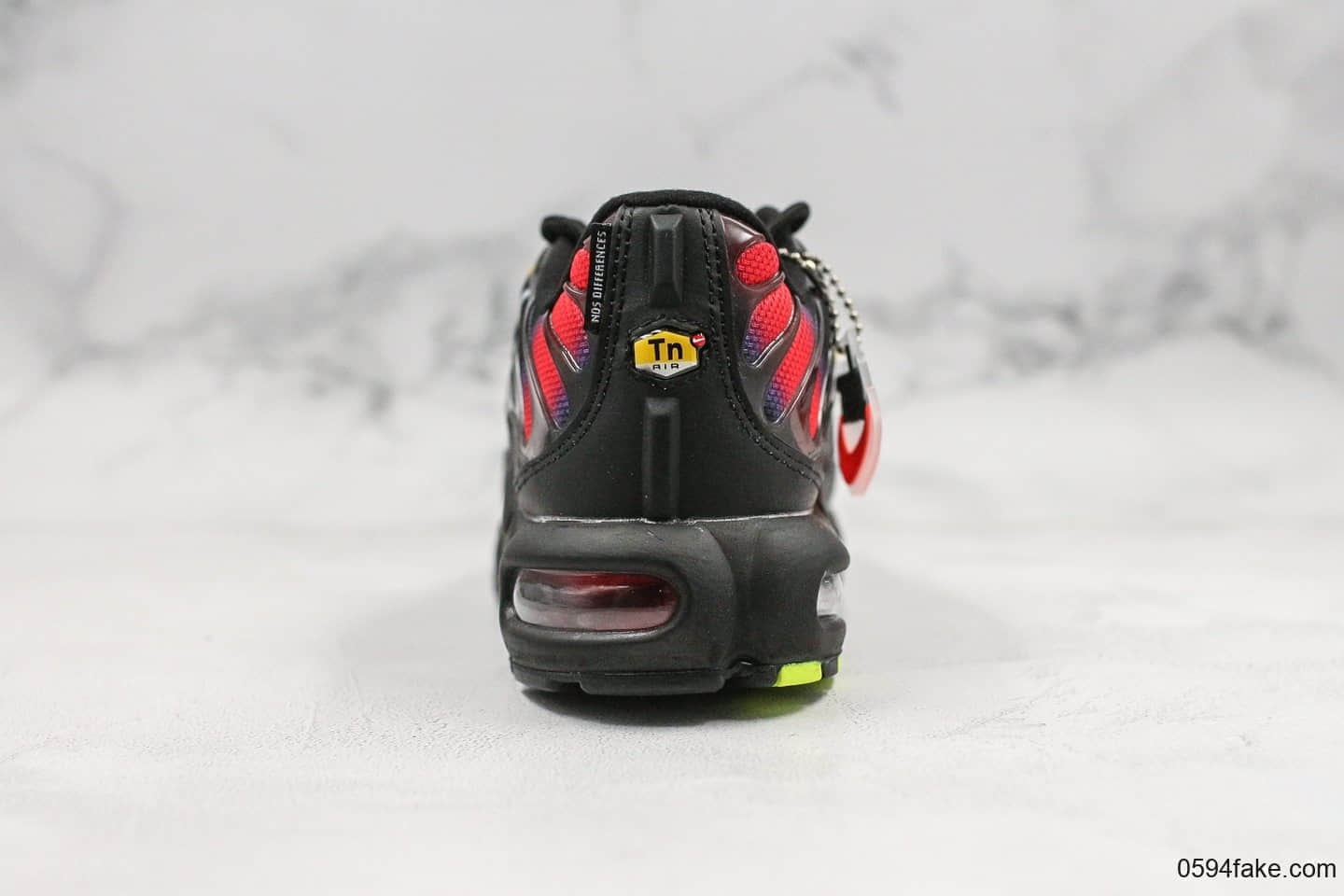耐克Nike Air Max PLUS TXT纯原版本复古气垫运动鞋彩色内置可视气垫原档案数据开发打造敏感内容眼3D视觉 货号:918240-023