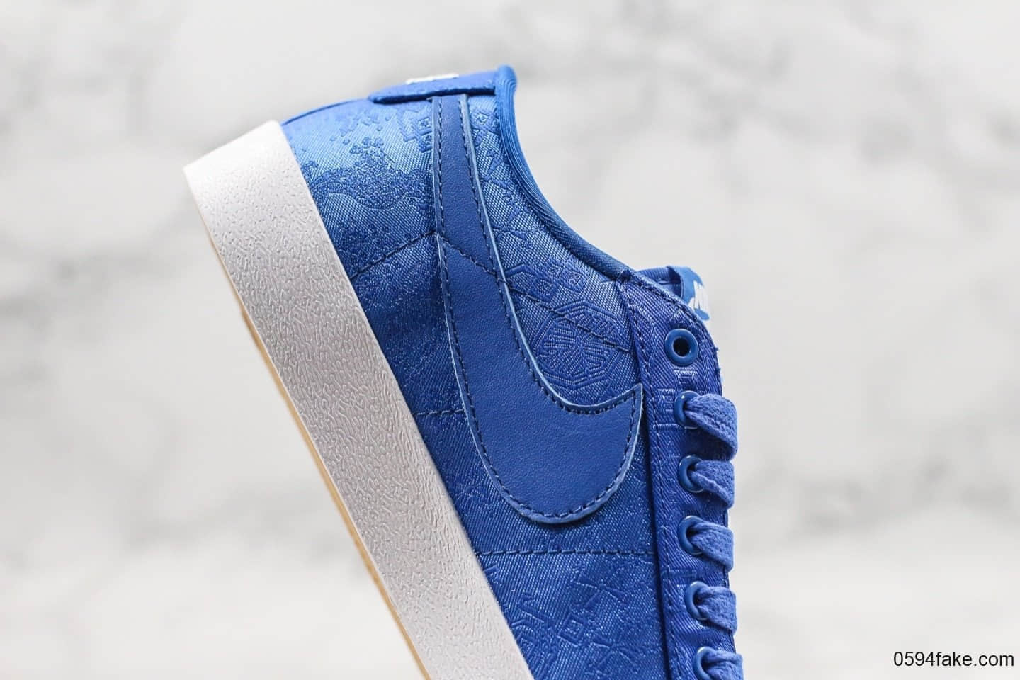 耐克Nike Blazer Low Le公司级版本低帮开拓者陈冠希联名款蓝丝绸表皮可刮原盒原标 货号：视频内容9374-281
