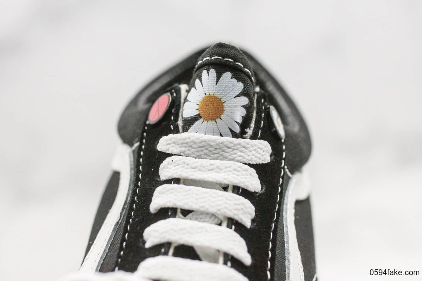 万斯PEACEMINUSONE X VANS OLD SKOOL BLACK W公司级版本小雏菊低帮硫化板鞋原厂硫化大底原盒原标细节完美 货号:VN-0D3HY28