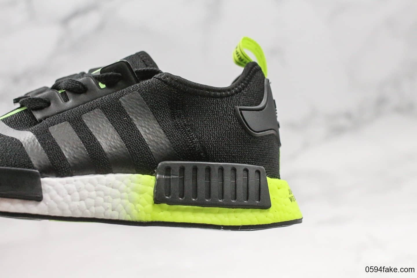 阿迪达斯Adidas NMD R1 Boost V2纯原版本NMD二代爆米花星球大战联名款黑绿色原厂Boost中底原盒原标 货号:FW2283