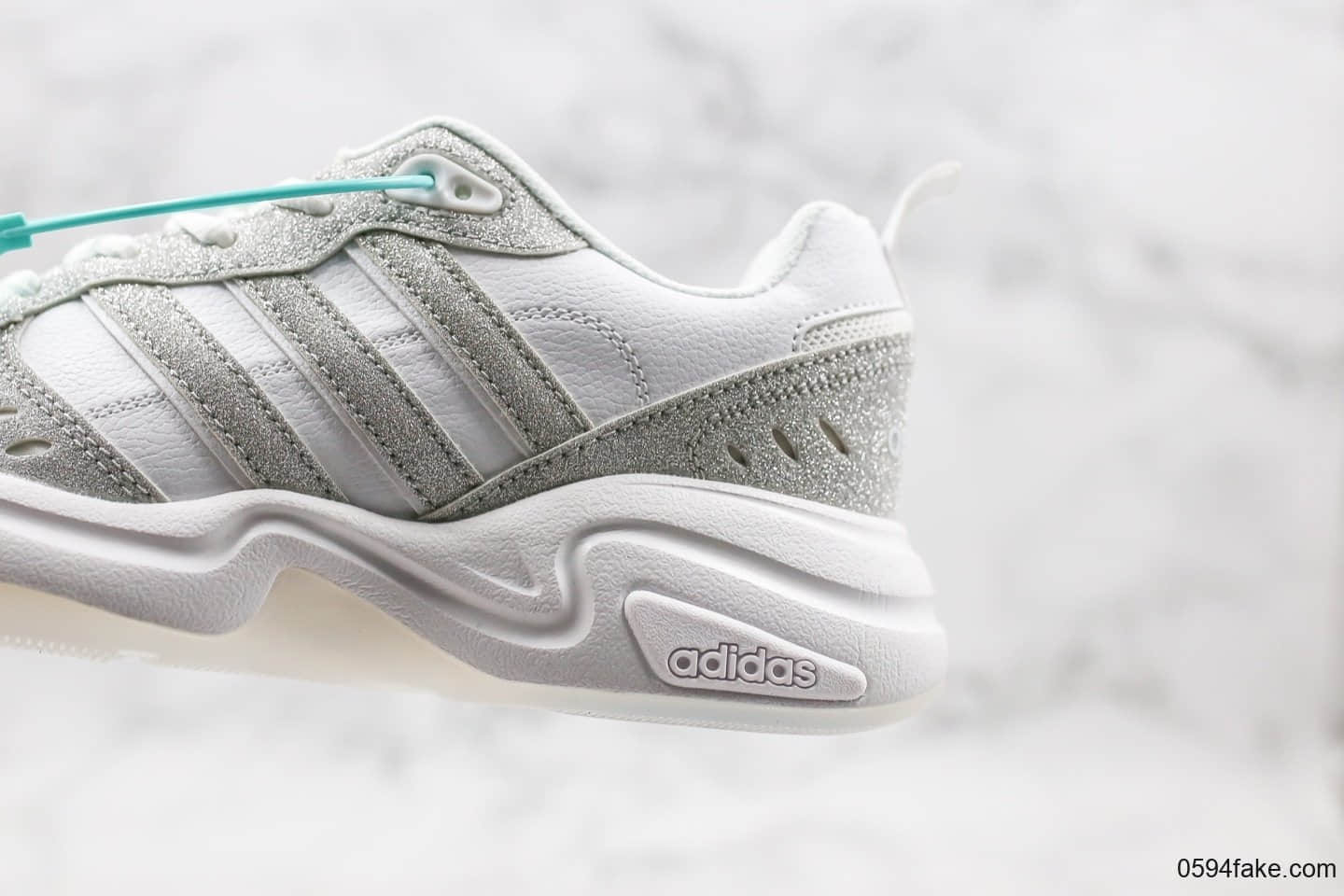 阿迪达斯Adidas Originals Strutter YY公司级版本三叶草老爹鞋满天星闪银配色EVA鞋垫涂层皮革鞋面 货号:EG2668