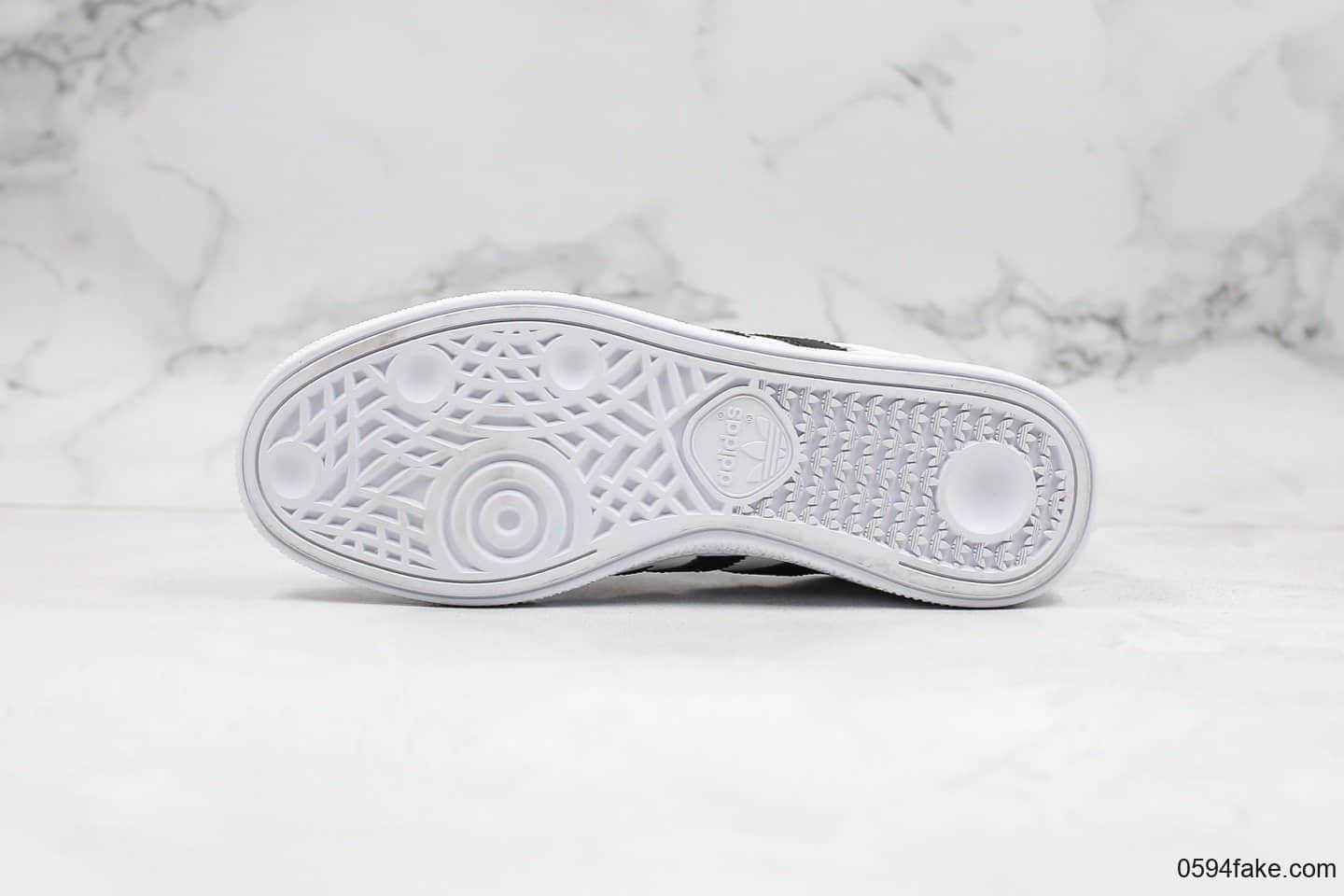 阿迪达斯adidas HANDBALL SPEZIAL纯原版本圣帕特里克节联名款手球板鞋黑白全斜面进口长绒皮原档案数据开发 货号:BD3669