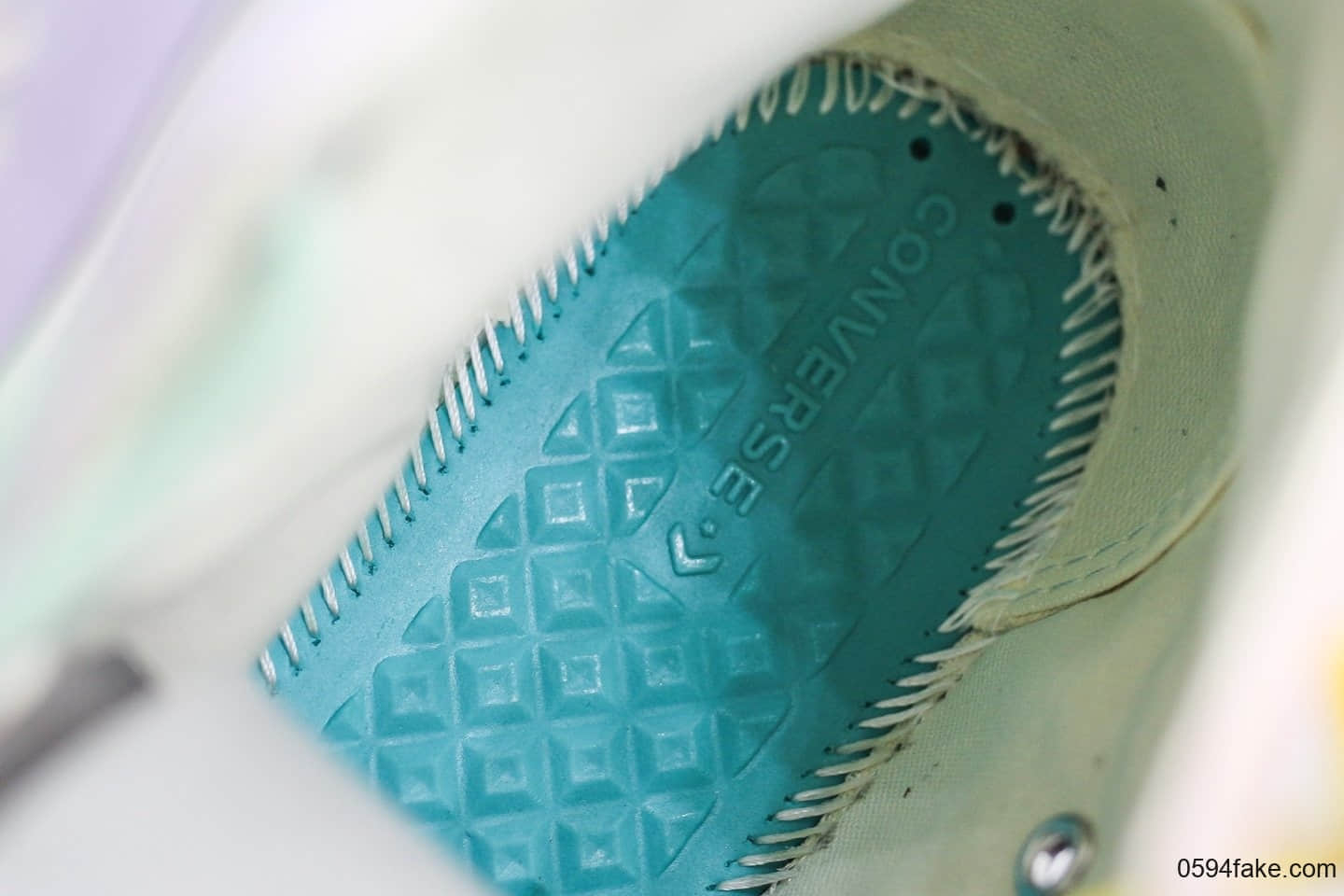 匡威Converse Chuck Taylor All Star公司级版本高帮帆布鞋阴阳鸳鸯双面拼接粉紫配色蓝底双鞋带 货号:163977C