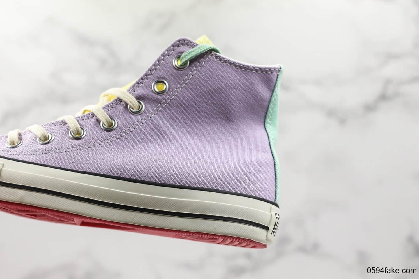 匡威Converse Chuck Taylor All Star公司级版本高帮帆布鞋阴阳鸳鸯双面拼接粉紫配色蓝底双鞋带 货号:163977C
