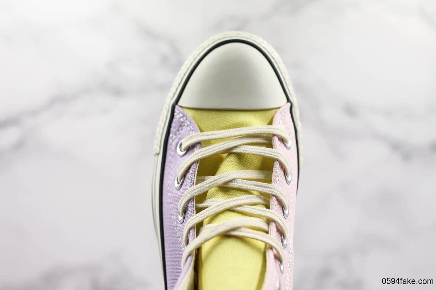 匡威Converse Chuck Taylor All Star公司级版本高帮帆布鞋阴阳鸳鸯双面拼接粉紫配色蓝底双鞋带 货号:163977C