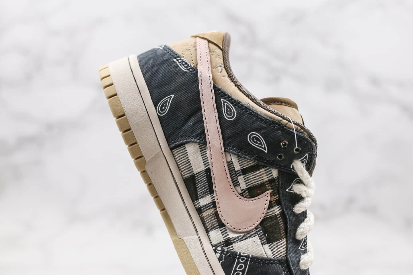 耐克Travis Scott x SB Dunk纯原版本低帮敏感内容联名款腰果花栗子头同款紫光灯彩盒版本原楦头纸板打造 货号:CT5053-001