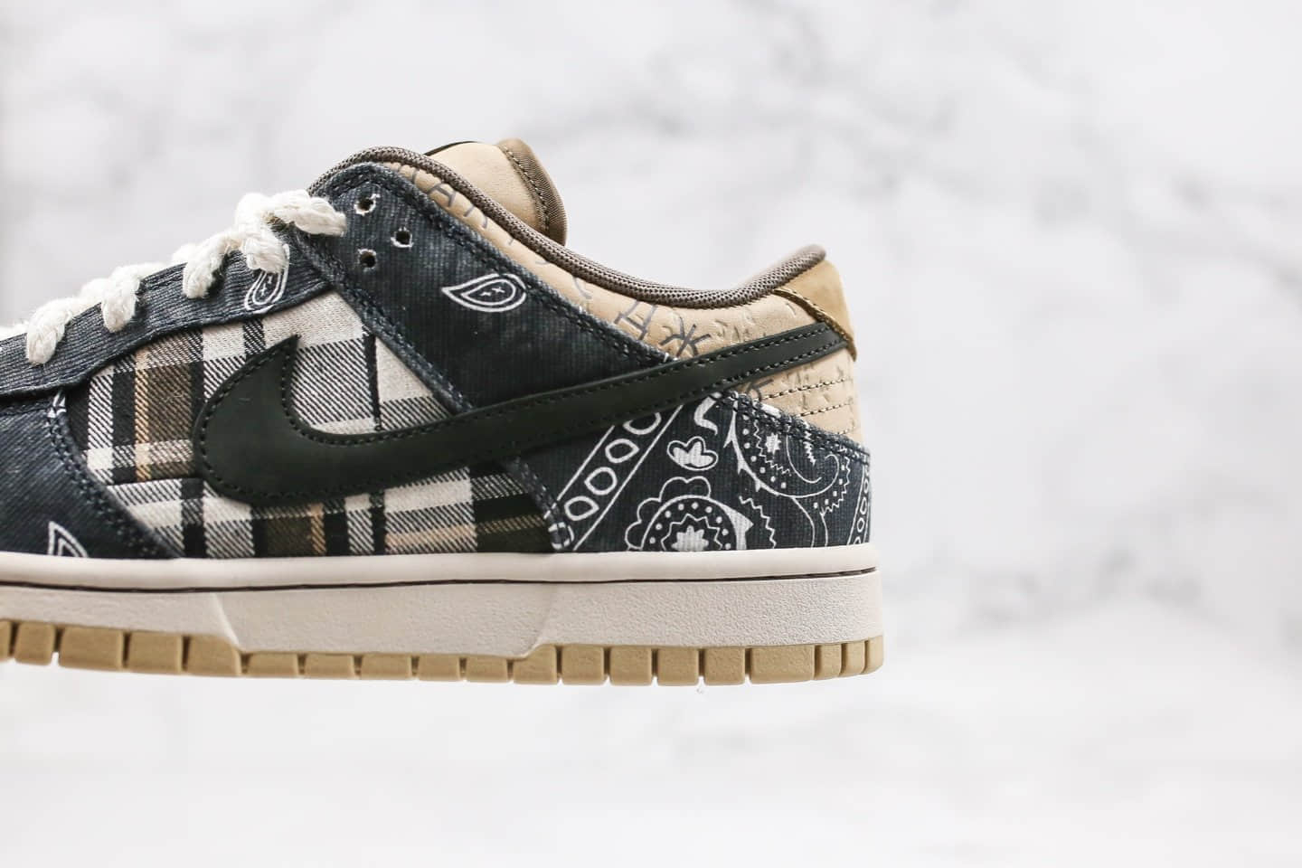 耐克Travis Scott x SB Dunk纯原版本低帮敏感内容联名款腰果花栗子头同款紫光灯彩盒版本原楦头纸板打造 货号:CT5053-001