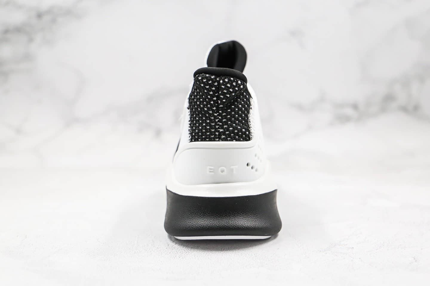 阿迪达斯Adidas EQT Basketball ADV纯原版本慢跑鞋EQT白黑色原盒原标原楦头纸板打造 货号:AQ1018