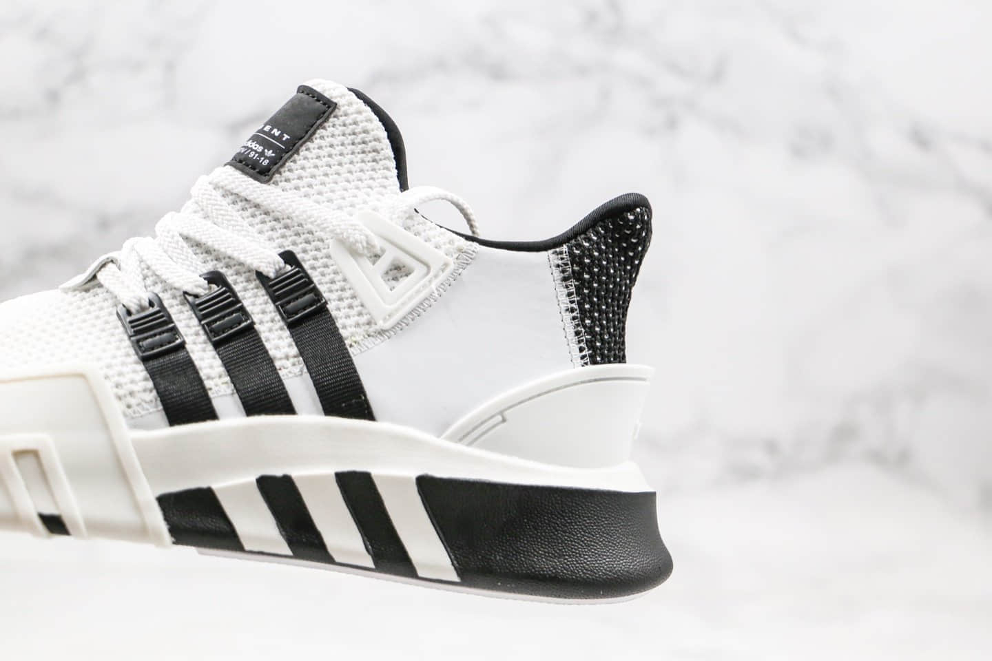 阿迪达斯Adidas EQT Basketball ADV纯原版本慢跑鞋EQT白黑色原盒原标原楦头纸板打造 货号:AQ1018