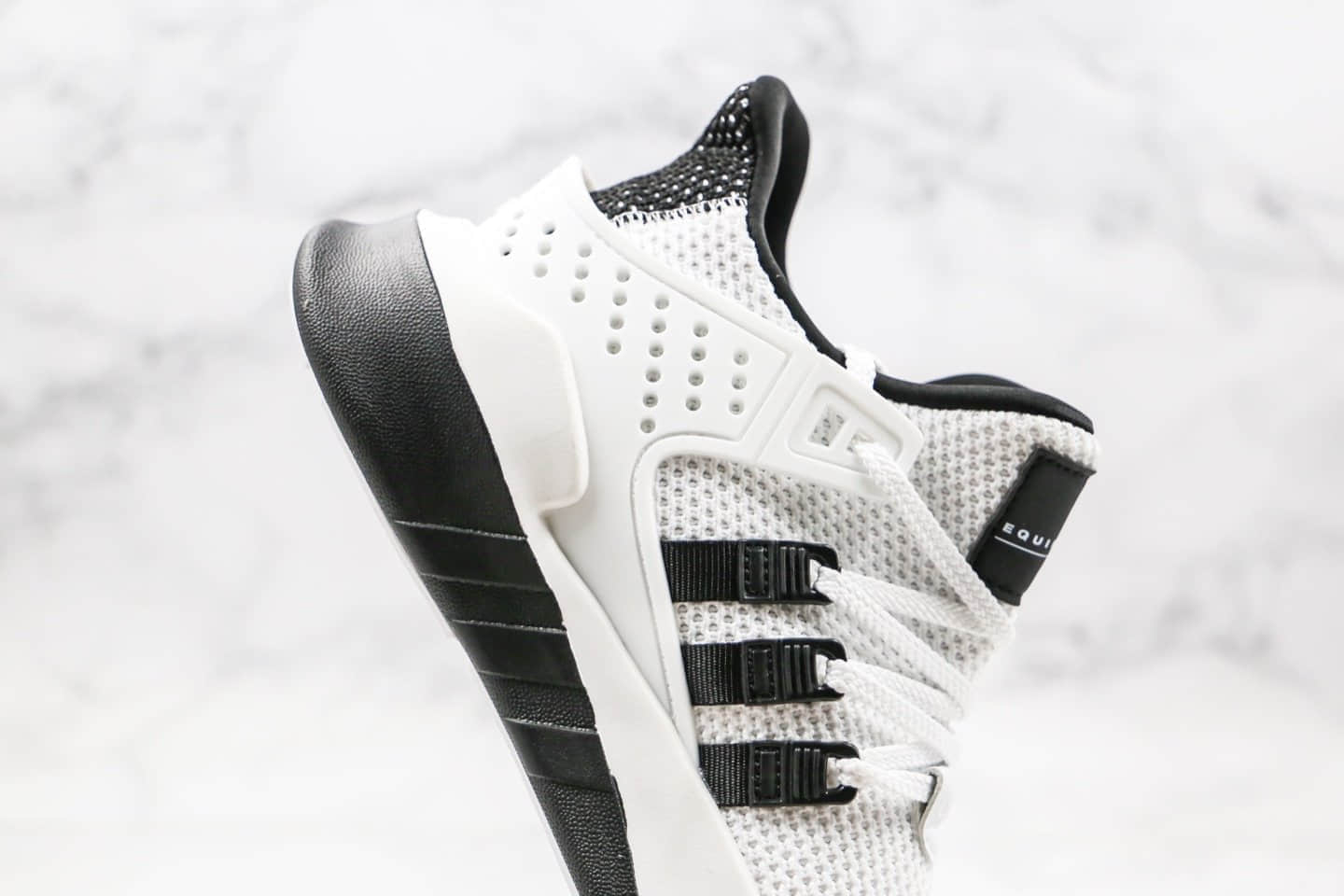 阿迪达斯Adidas EQT Basketball ADV纯原版本慢跑鞋EQT白黑色原盒原标原楦头纸板打造 货号:AQ1018