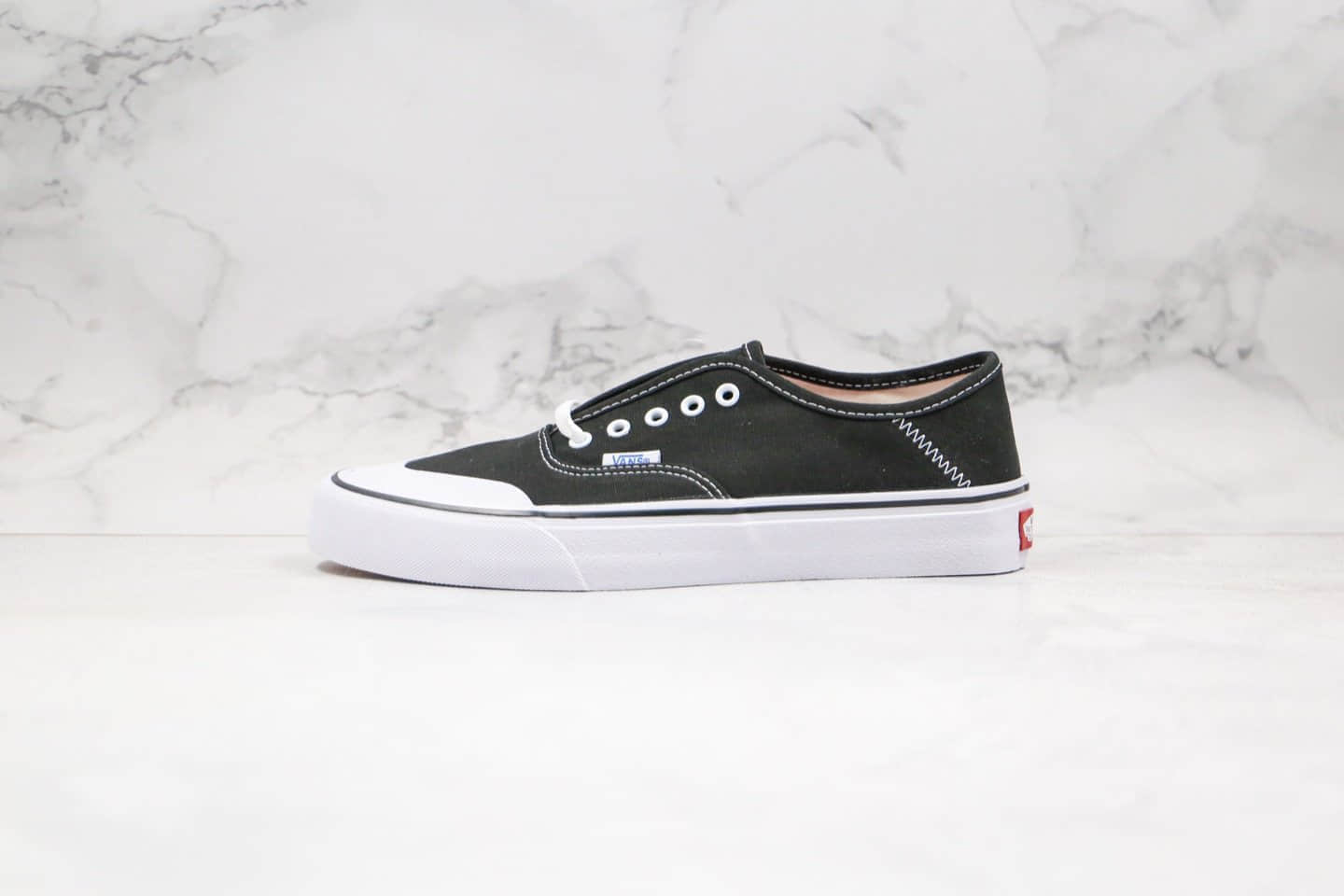 万斯Vans Vault公司级版本高端支线小红书爆款安纳海姆半月包头黑白色板鞋原厂硫化大底全新翻盖鞋盒 (ID:34128) - 图片1
