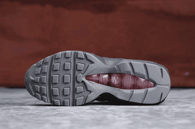 Nike Air Max 95 ESSENTIAL灰红 耐克公司级子弹95串标百搭运动鞋 货号:749766-025