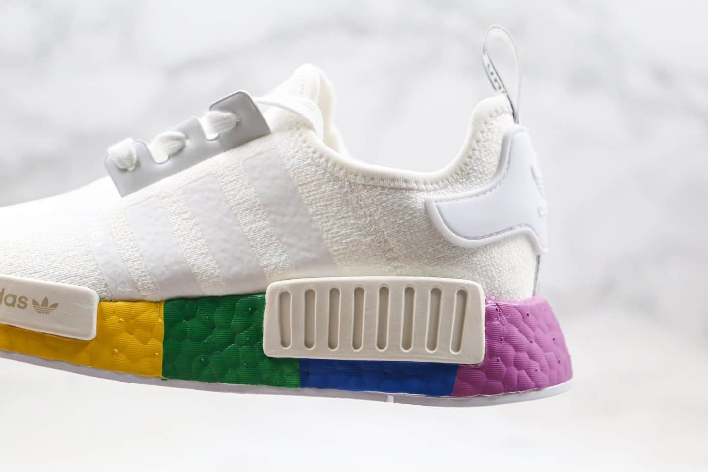 阿迪达斯Adidas Boost NMD R1纯原版本爆米花跑鞋NMD撞色白彩虹配色区别市面通货版本 货号:FY9024
