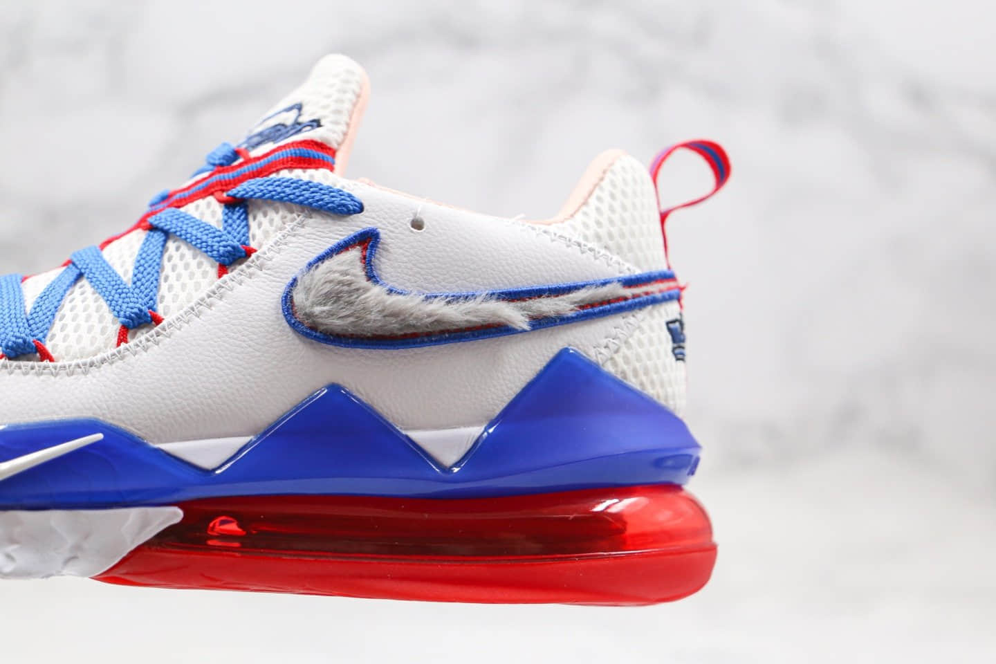 耐克Nike LeBron 17 Low“ Tune Squad”纯原版本詹姆斯17代低帮大灌篮兔八哥白红蓝色原楦开发全码出货 货号：敏感内容5007-100