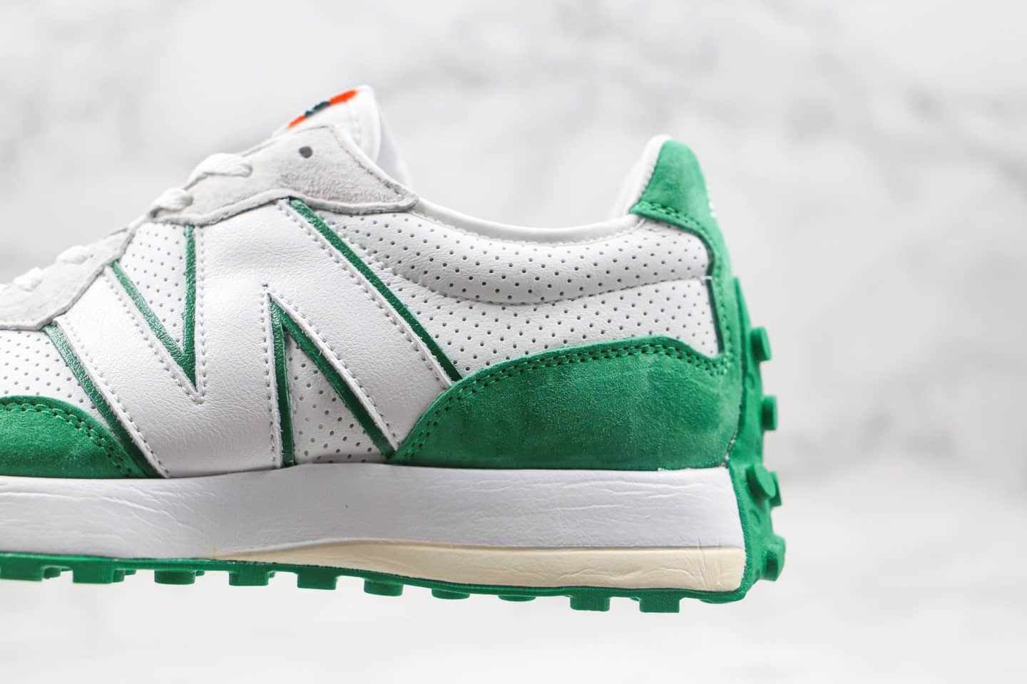 新百伦New Balance 327纯原版本复古慢跑鞋绿色原盒原标原楦头纸板打造 货号:WS327CBD