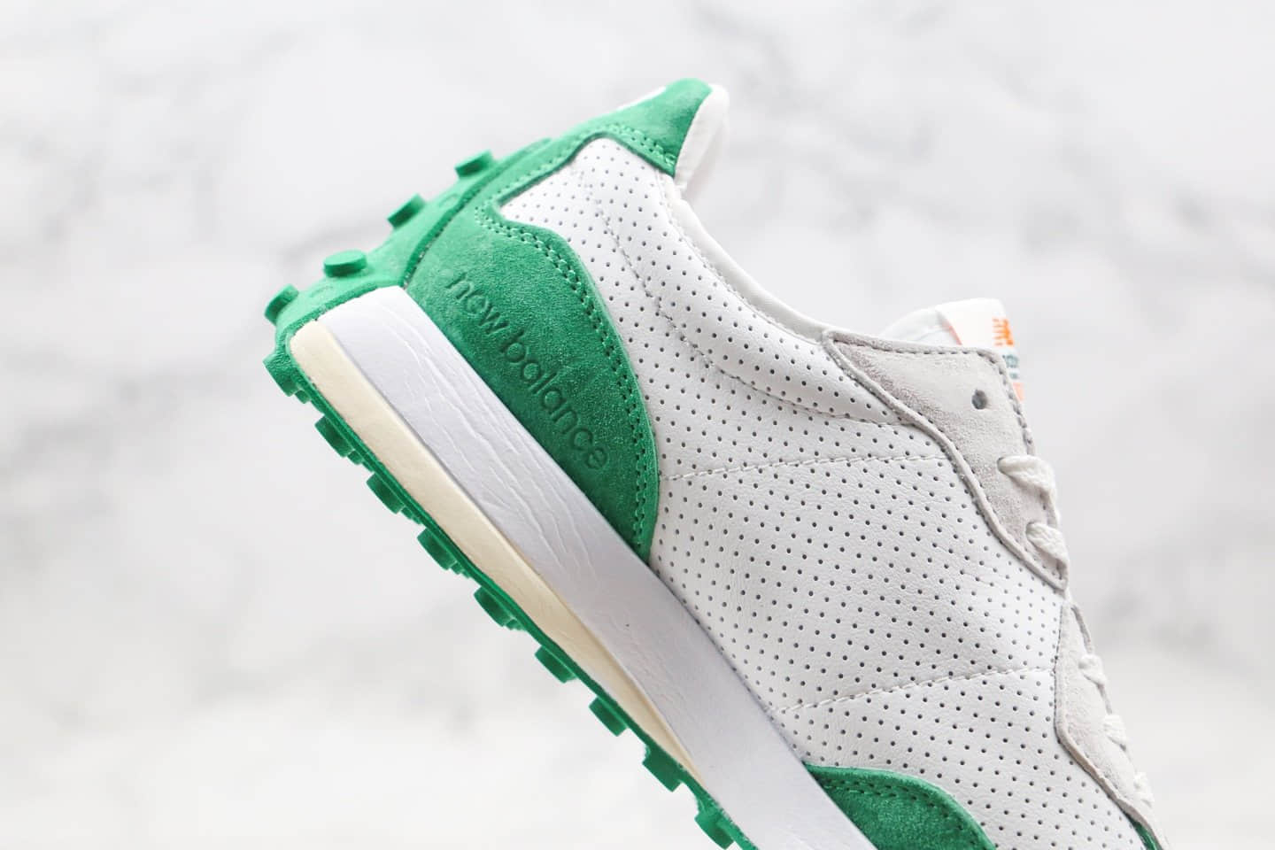 新百伦New Balance 327纯原版本复古慢跑鞋绿色原盒原标原楦头纸板打造 货号:WS327CBD