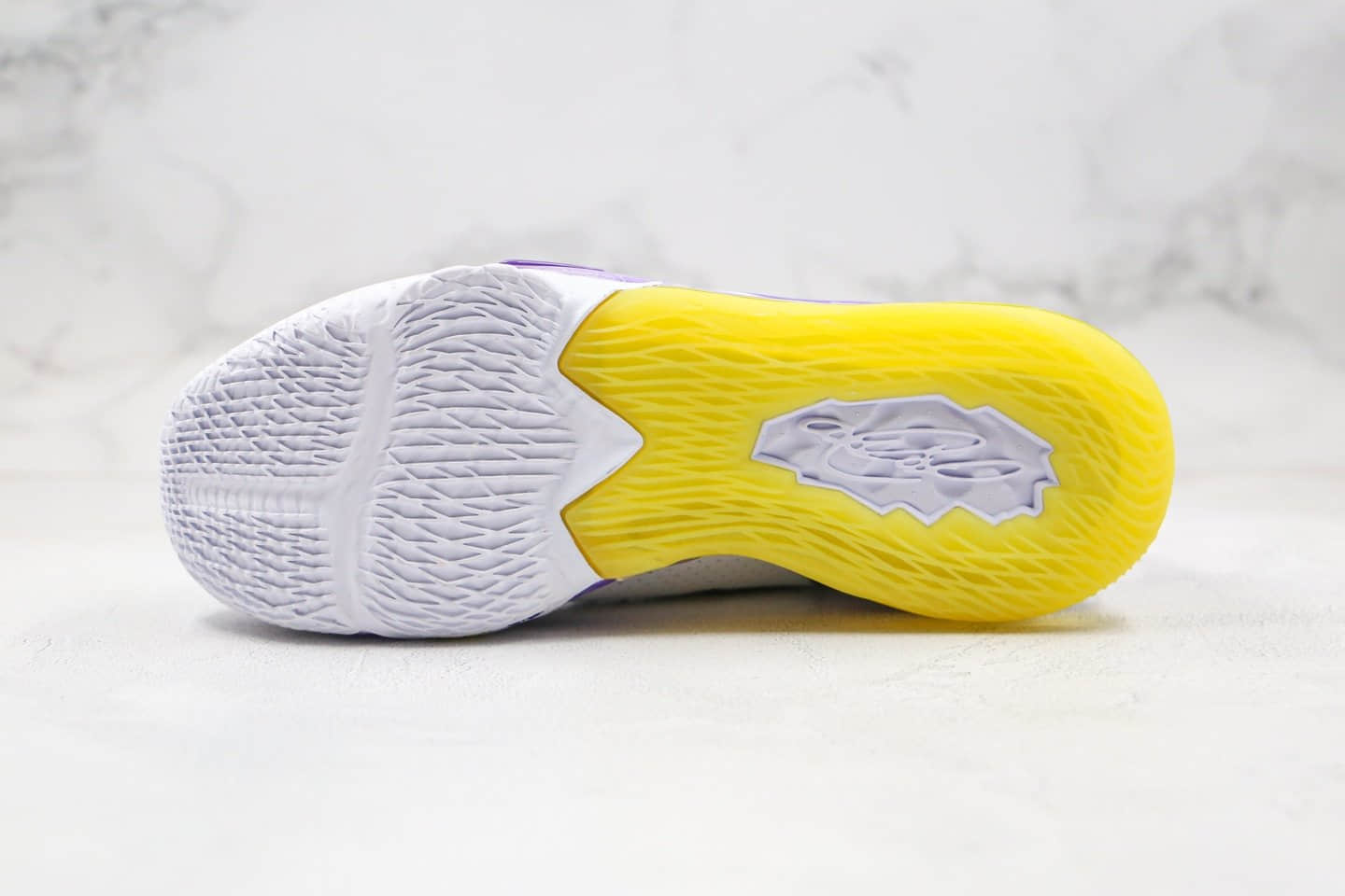 耐克Nike LeBron 17 Low Lakers Home纯原版本詹姆斯17代篮球鞋白紫绿色内置气垫支持实战 货号：敏感内容5007-102