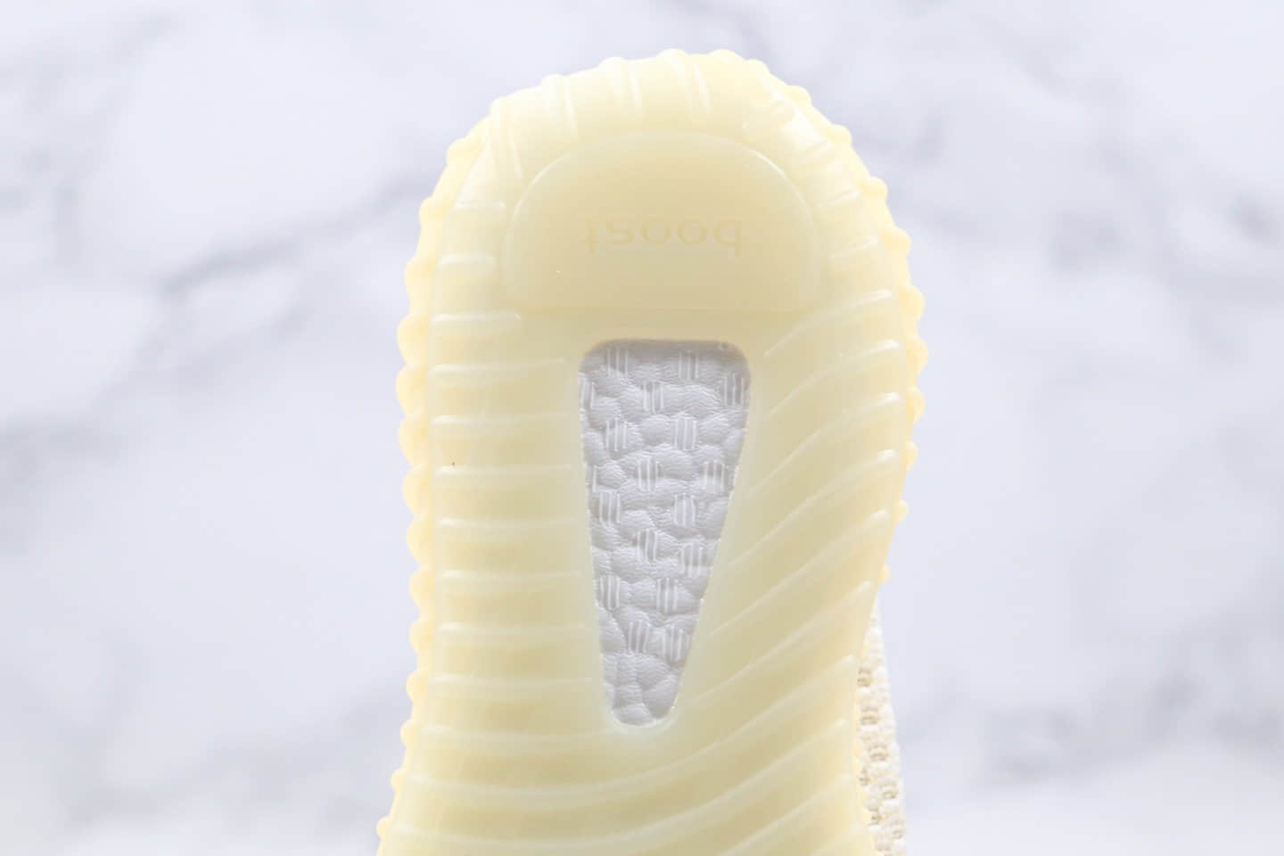 阿迪达斯Adidas Yeezy 350 V2 “Abez”公司级版本椰子350V2新氧化天使奶油淡敏感内容原织面 货号：FZ5246