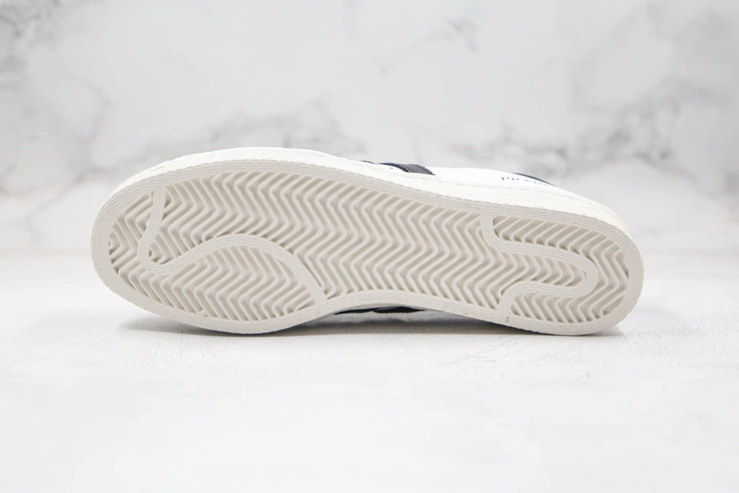 阿迪达斯Prada x adidas Originals Superstar 80s公司级版本普拉达联名贝壳头板鞋白黑色原装礼盒版本 货号:FW6680