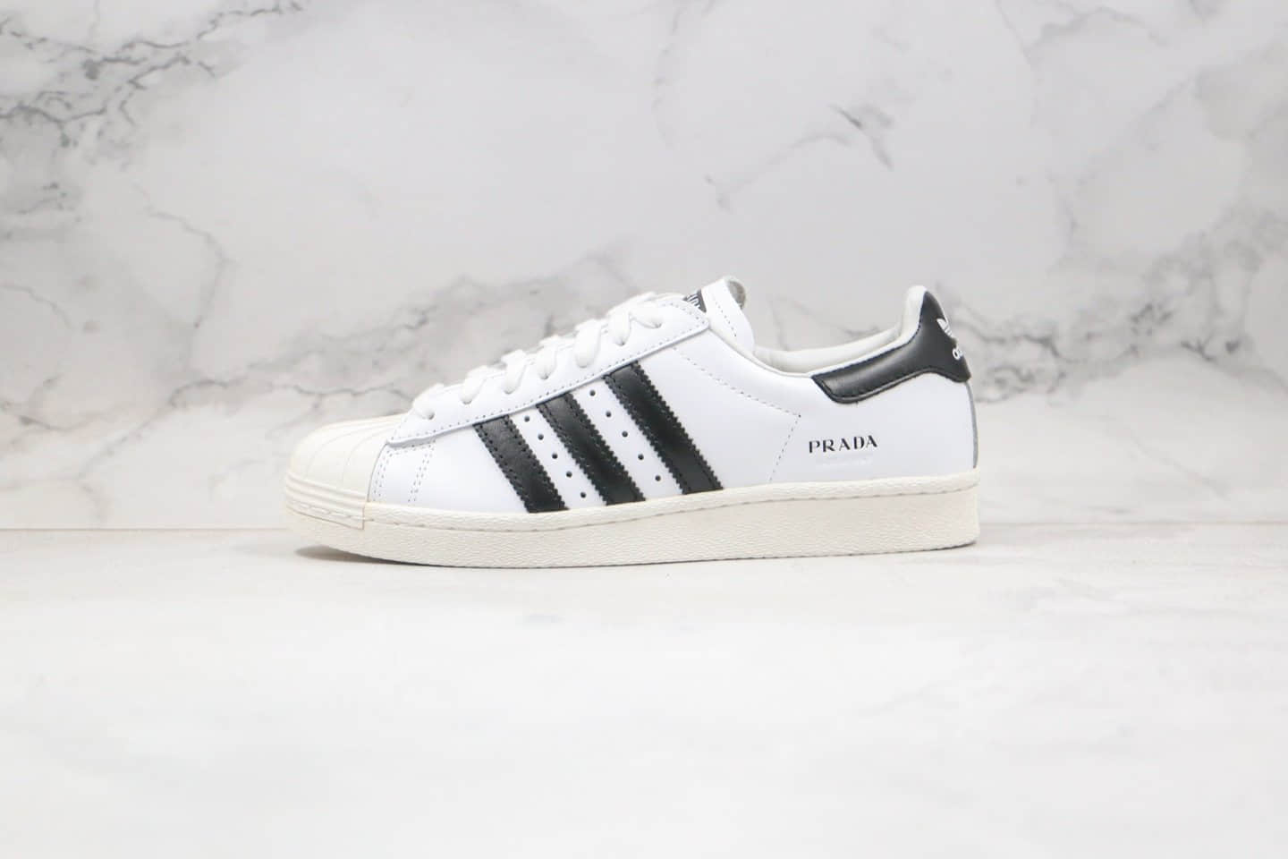 阿迪达斯Prada x adidas Originals Superstar 80s公司级版本普拉达联名贝壳头板鞋白黑色原装礼盒版本 货号:FW6680