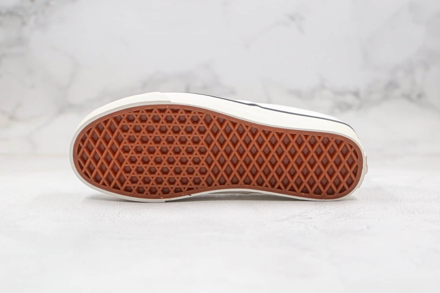 万斯Vans Vault OG Old Skool LX公司级版本高端支线U型后跟白色低帮帆布鞋原厂硫化大底原盒原标 型号：B1-23