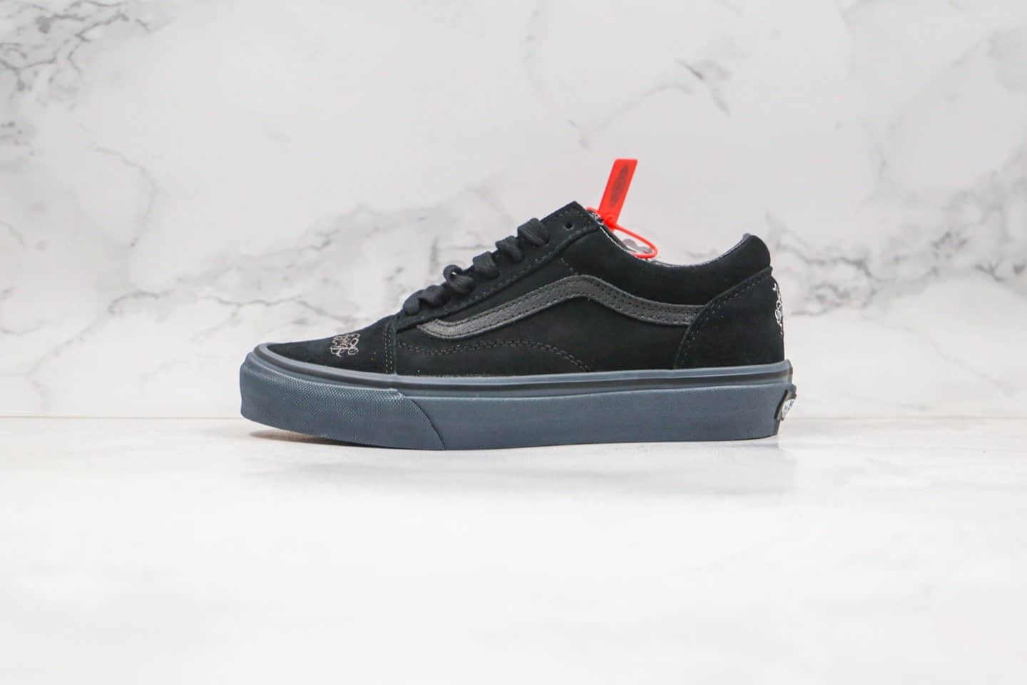 万斯Vans x Uncle Toons Mart by NEIGHBORHOOD公司级版本联名款虚拟酒市字母涂鸦三方联名款黑色原厂硫化大底原盒原标 (ID:42793) - 图片1