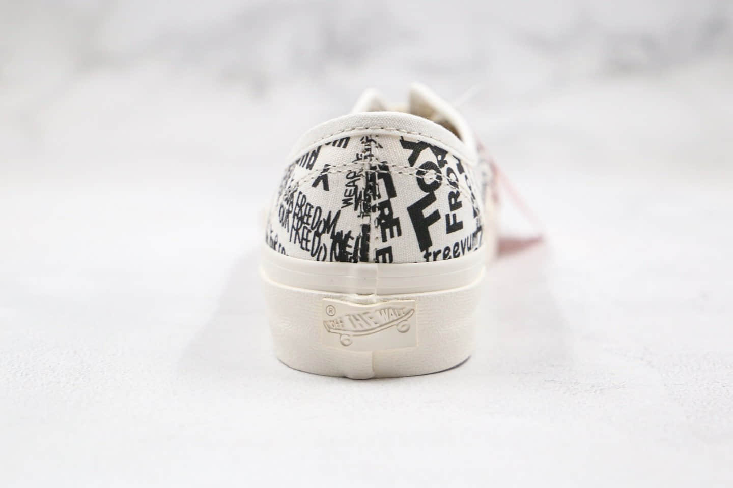 万斯VANS VAULT x COMME des GARCONS Authentic LX 敏感内容G川久保玲联名款公司级版本字母涂鸦印花白黑色限量版原盒原标 型号:SYV57