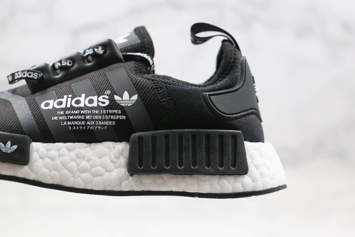 阿迪达斯adidas NMD R1 Primeknit Triple Black纯原版本爆米花跑鞋黑白字母印花原装高弹Boost大底 货号:F99711