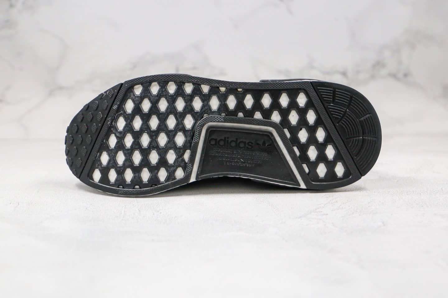 阿迪达斯adidas NMD R1 Primeknit Triple Black纯原版本爆米花跑鞋黑白字母印花原装高弹Boost大底 货号:F99711