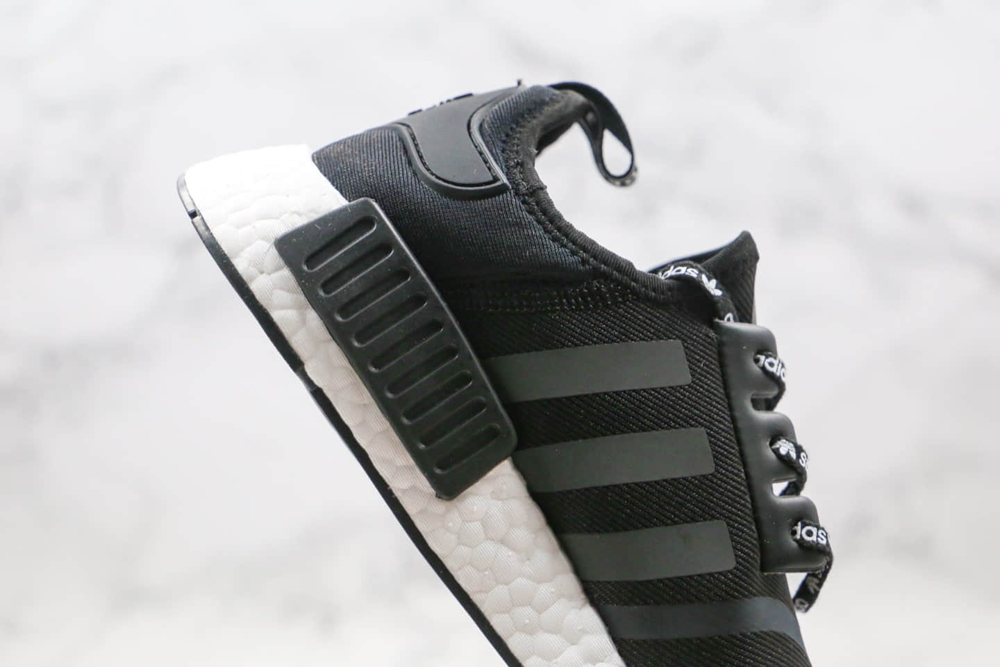 阿迪达斯adidas NMD R1 Primeknit Triple Black纯原版本爆米花跑鞋黑白字母印花原装高弹Boost大底 货号:F99711