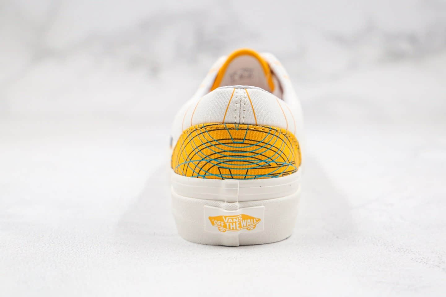 万斯Vans Authentic公司级版本安纳海姆彩色印花刺绣涂鸦炫彩米敏感内容低帮帆布鞋原厂硫化大底 货号:VNOA2RR1VY9
