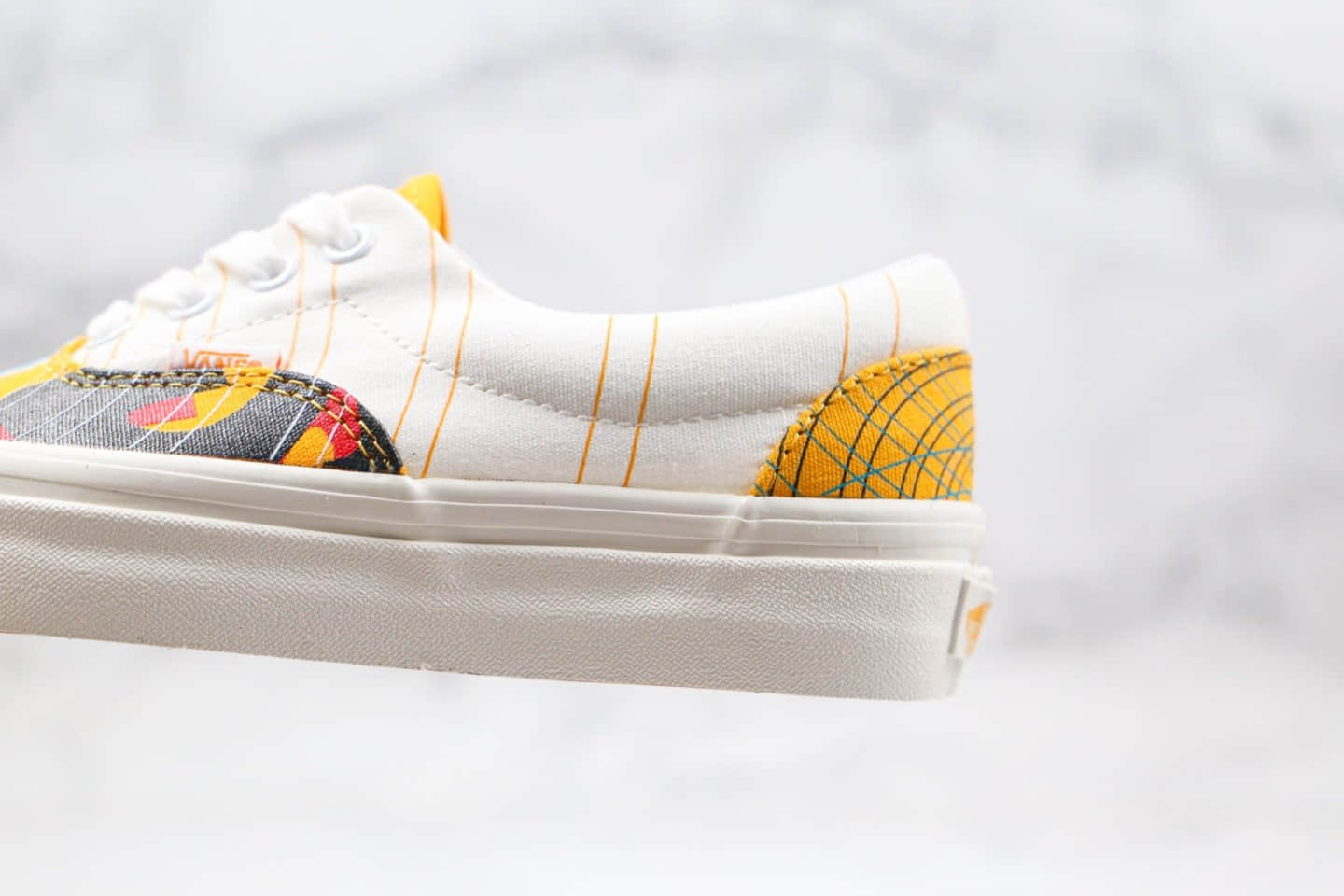 万斯Vans Authentic公司级版本安纳海姆彩色印花刺绣涂鸦炫彩米敏感内容低帮帆布鞋原厂硫化大底 货号:VNOA2RR1VY9