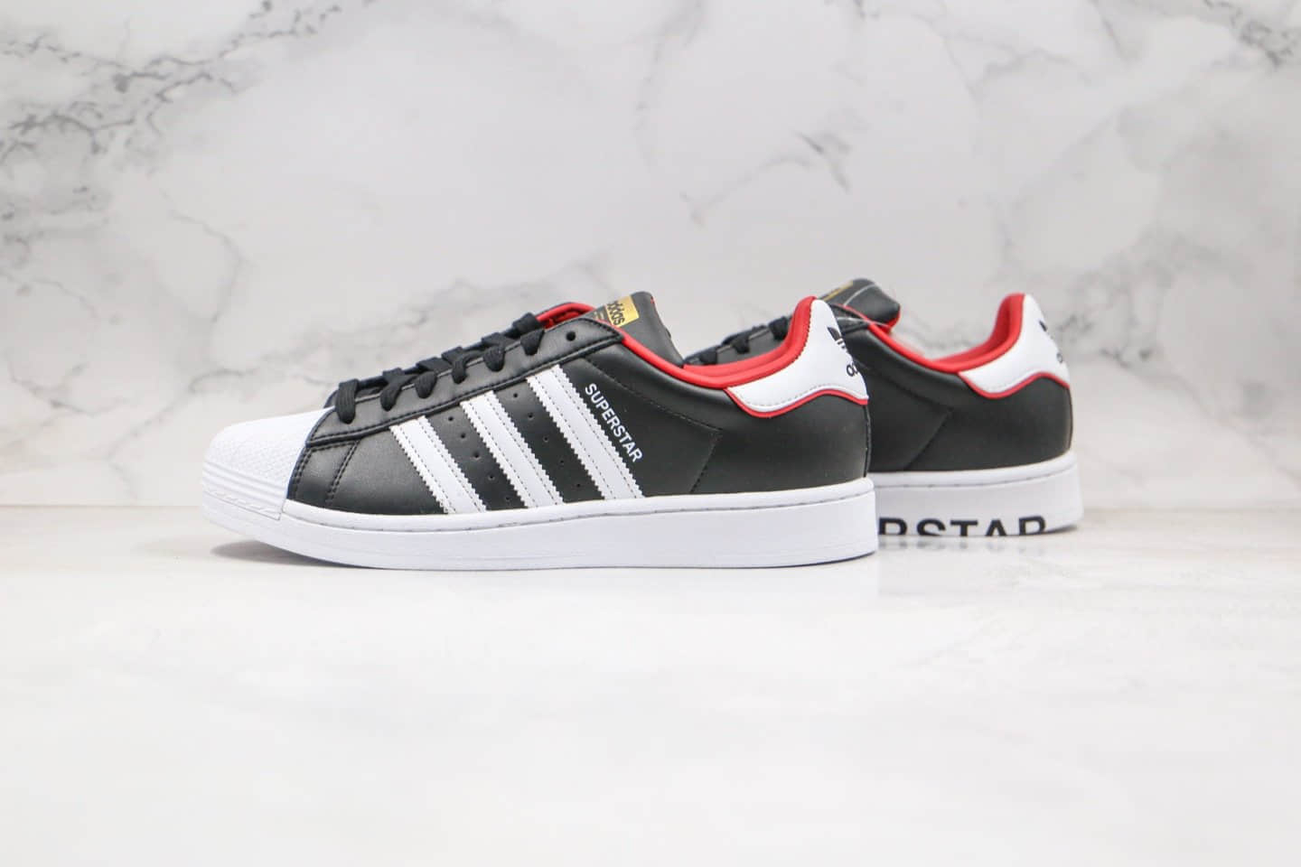阿迪达斯Adidas Superstar纯原版本三叶草贝壳头板鞋刺绣卡通图案黑红色原盒原标 货号:FW6385