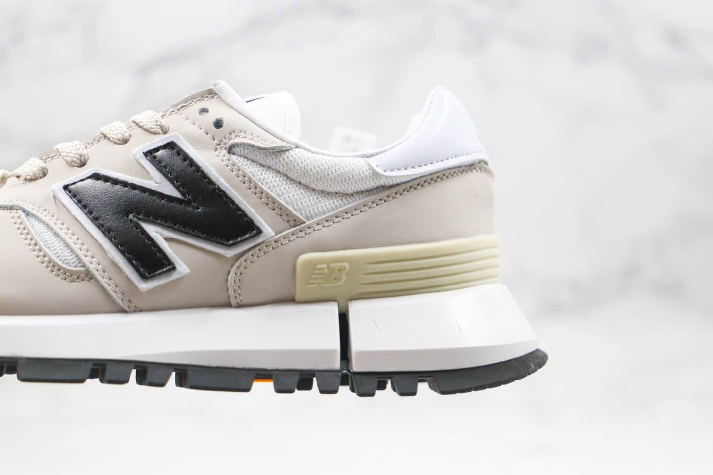新百伦New Balance纯原版本复古老爹鞋NB1300米白黑色原盒原标区别市面通货版本 货号：WS1300WJ