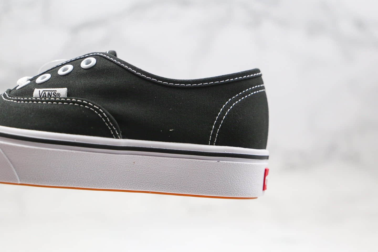 万斯VANS ComfyCush Authentic公司级版本安纳海姆轻量化黑白色硫化板鞋原盒原标 货号：VN0A3WM视频内容NE