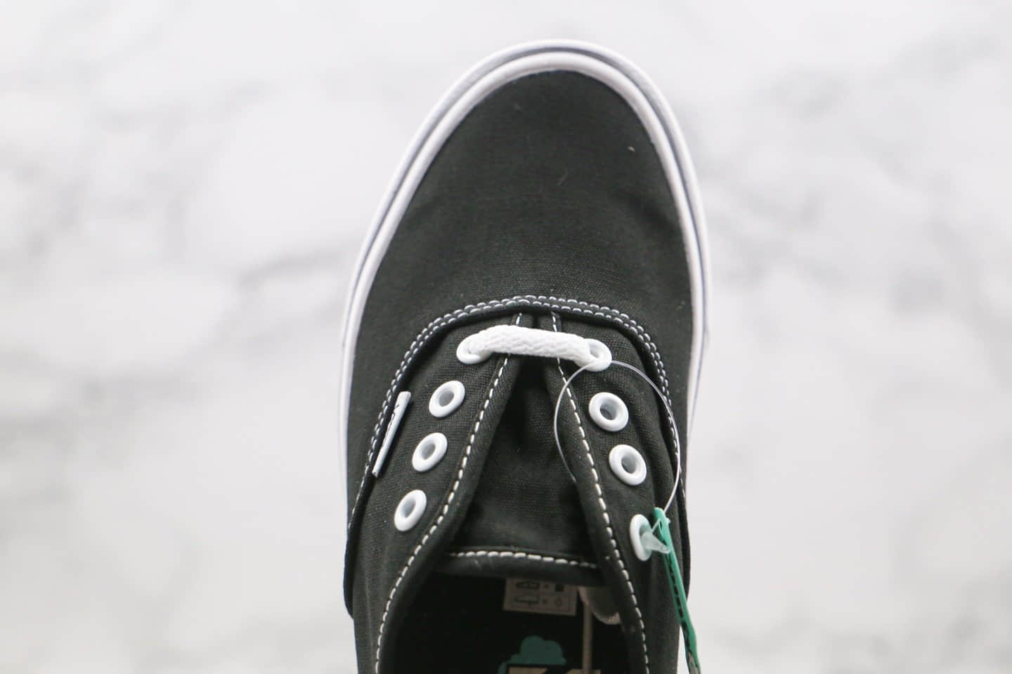 万斯VANS ComfyCush Authentic公司级版本安纳海姆轻量化黑白色硫化板鞋原盒原标 货号：VN0A3WM视频内容NE