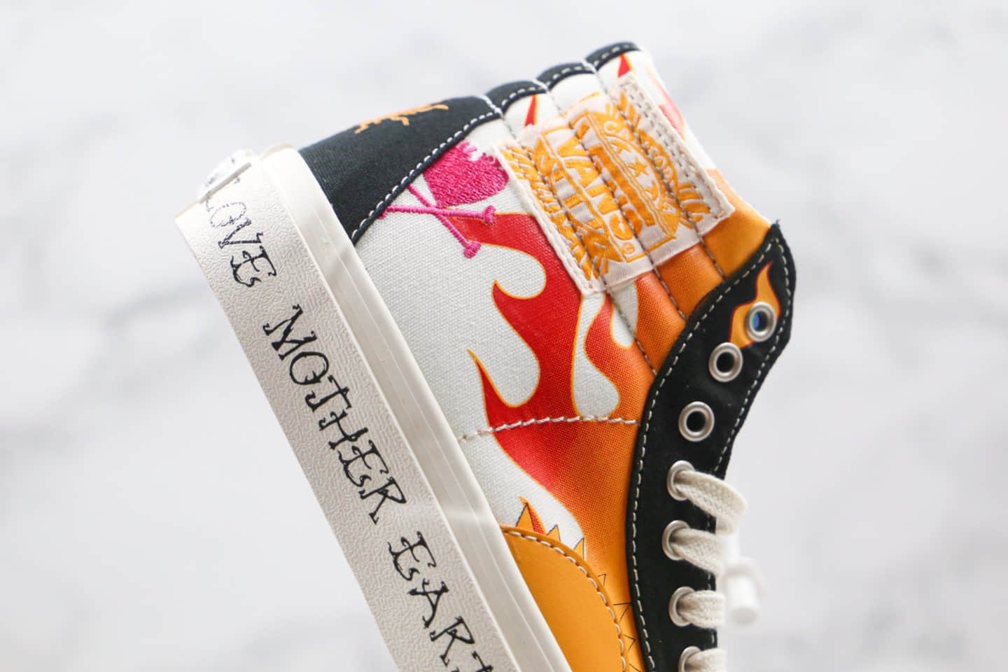 万斯VANS Sk8-Hi公司级版本高帮地球生态环境主题火焰水土刺绣鸳鸯配色硫化板鞋原盒原标 货号:VN0A3JFIWZ2