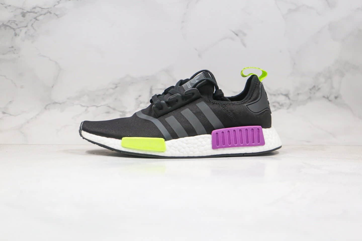阿迪达斯adidas NMD R1 Primeknit Triple Black纯原版本针织跑鞋黑紫绿色真爆大底 货号:D96627