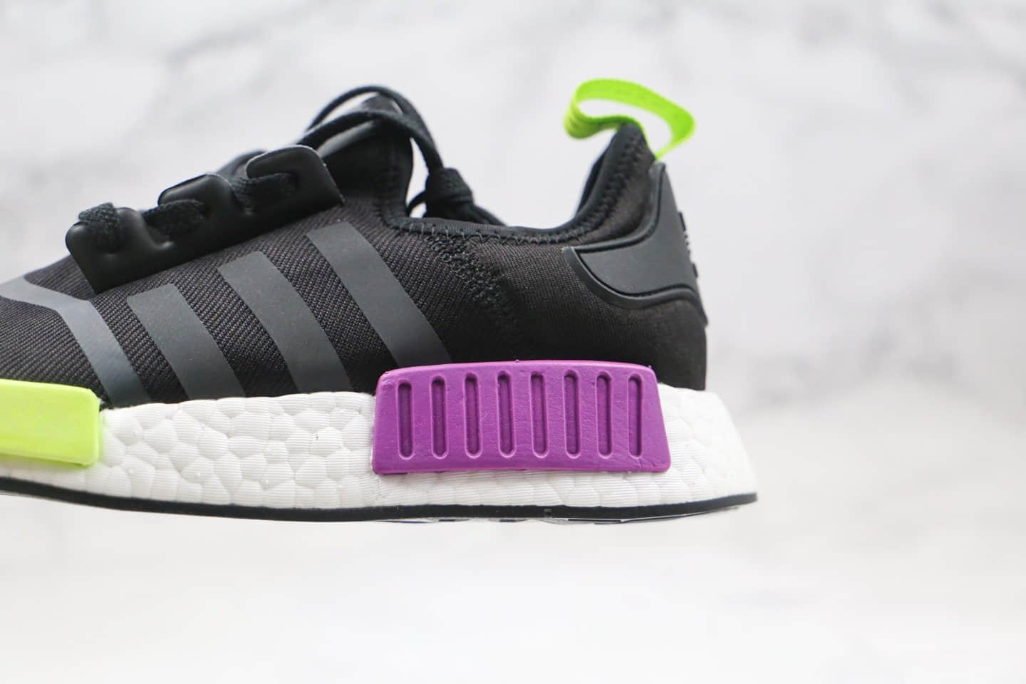 阿迪达斯adidas NMD R1 Primeknit Triple Black纯原版本针织跑鞋黑紫绿色真爆大底 货号:D96627