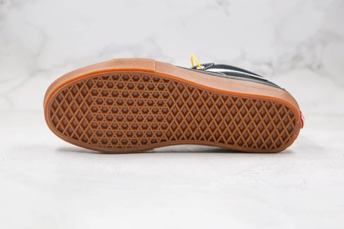 万斯Vans SK8-Mid公司级版本中帮硫化板鞋黑生胶原纸版楦型打造 货号:VN0A36ENMV58