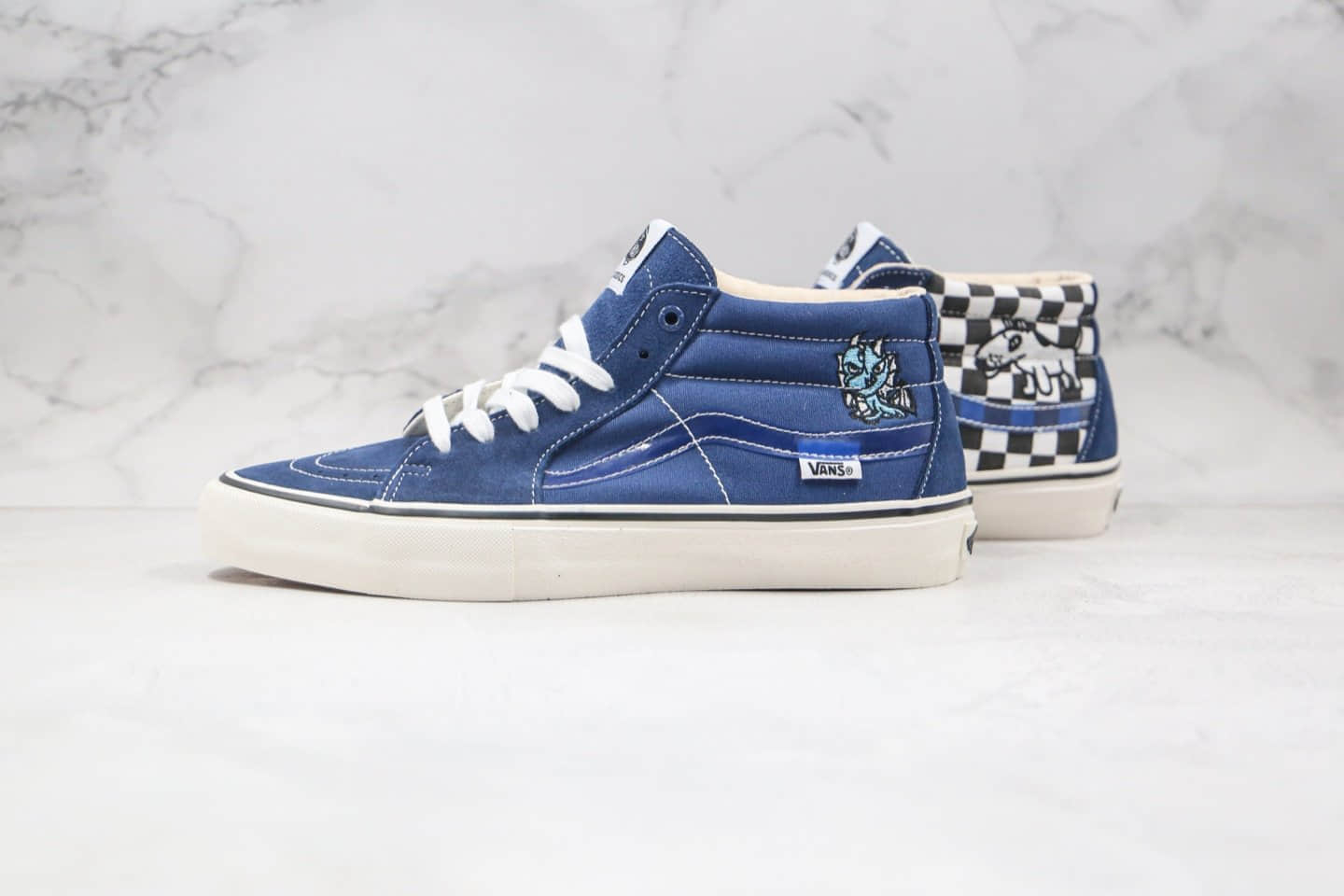 万斯VANS sk8-MID 2020 x Alltimers联名款公司级版本中帮卡通涂鸦小怪兽蓝白色棋盘格子硫化板鞋原鞋开模一比一打造 (ID:56260) - 图片1