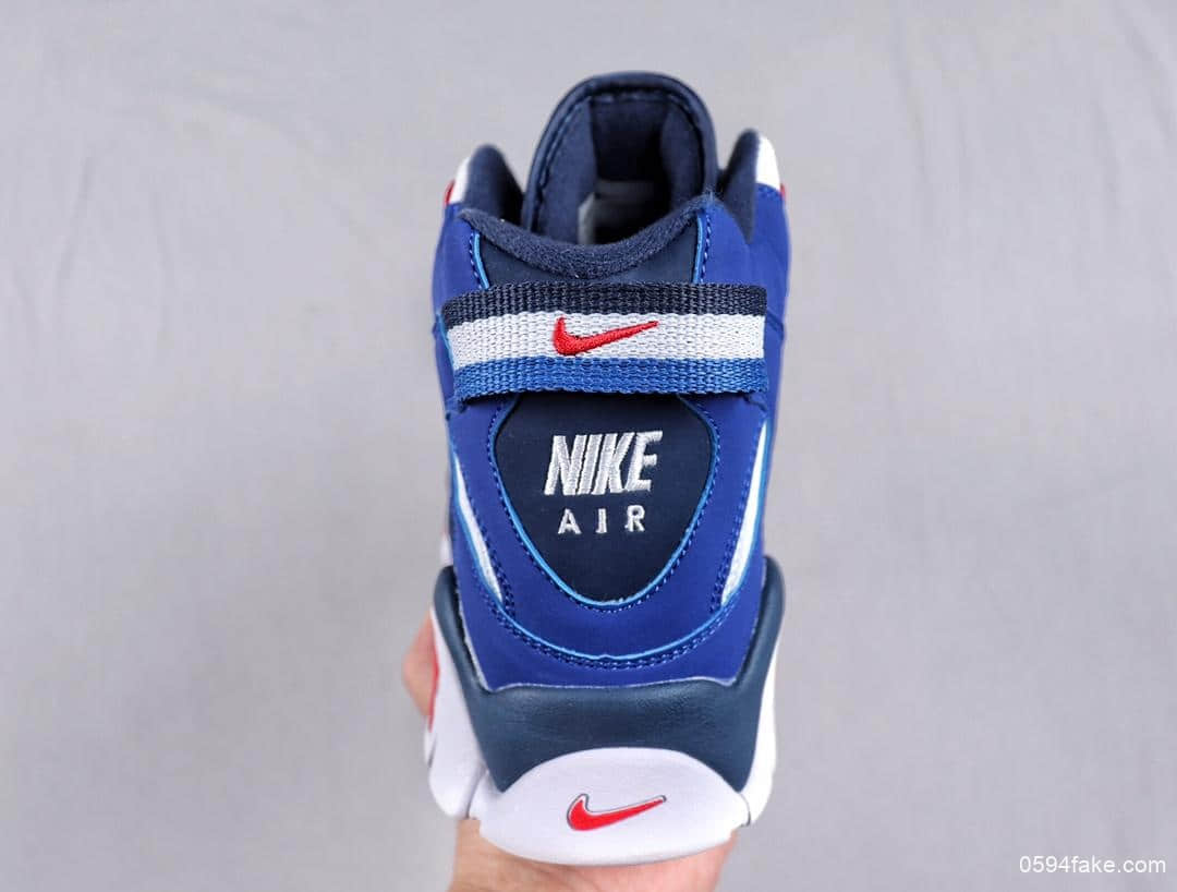 耐克Nike Air Barrage Mid QS Black White Purple火力攻击系列男士复古中帮文化篮球鞋橄榄球训练鞋 货号：敏感内容9329-005